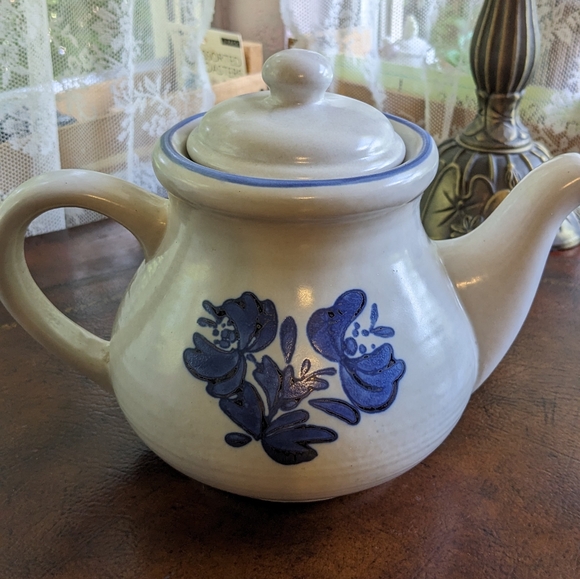 Vtg Pfaltzgraff Yorktowne Teapot 2-3 Cup USA Old Castle Mark 5504. - Picture 3 of 6